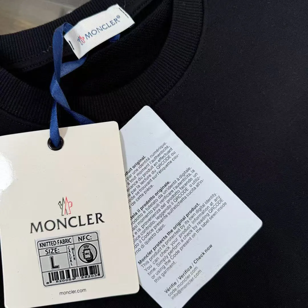 📦 📦 【 In Stock】 〖 𝐌𝐎𝐍𝐂𝐋𝐄𝐑~ 〗 440g ， 😎 ， ， Factory 2026 T ， ， Premium LOGO， Same Style ：Black White Size：S M L XL 2XL